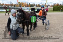 Dateiname=20251026_mt_090_MTT_0376.jpg
Dateigröße=329KB
Abmessungen: 1000x667
hinzugefügt am: 27. Oktober 2025 20251026_mt_090_MTT_0376.jpg